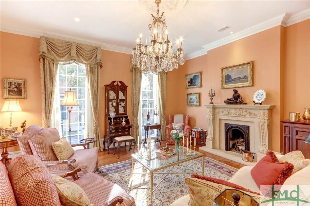22 W Harris Street