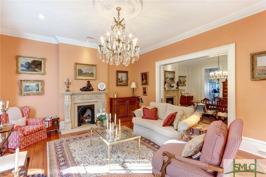22 W Harris Street