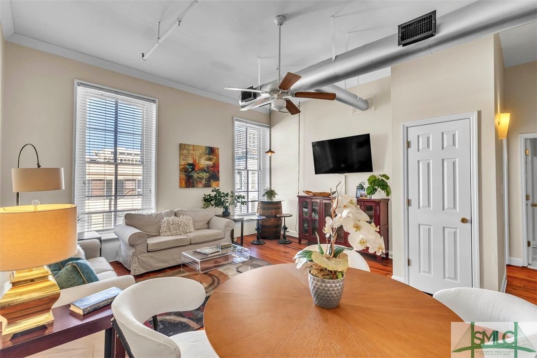 105 Whitaker Street 302