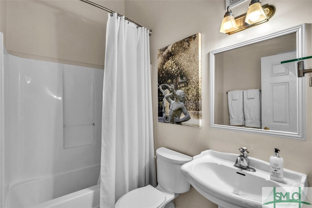 105 Whitaker Street 302