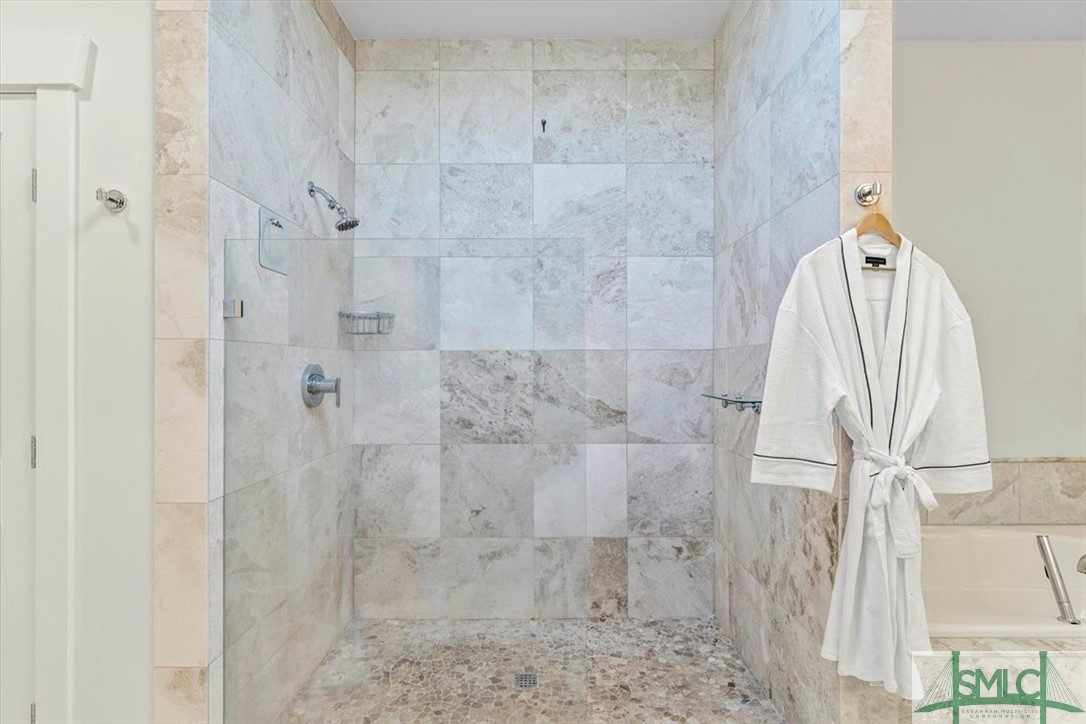 222 E Waldburg Street B