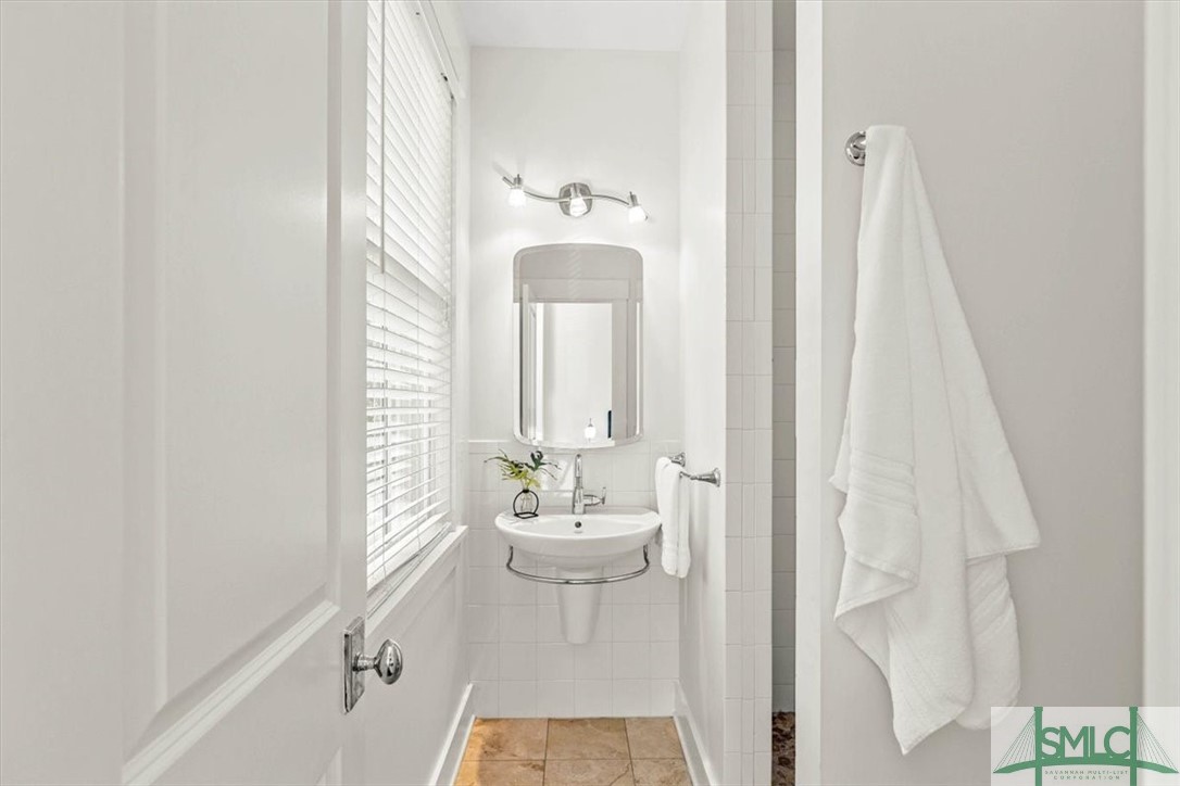 222 E Waldburg Street B