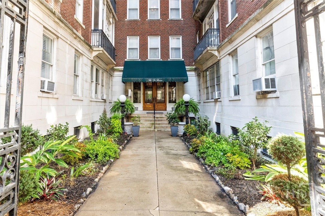 24 E Liberty Street 42