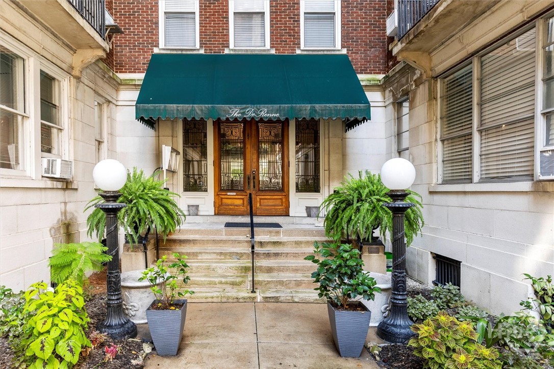 24 E Liberty Street 42