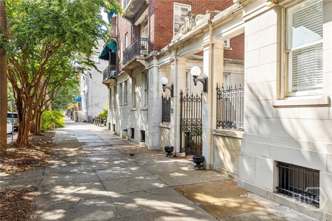 24 E Liberty Street 42