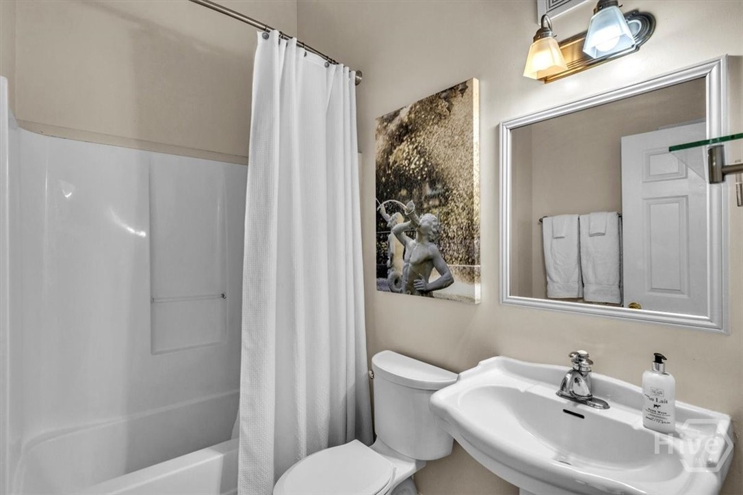 105 Whitaker Street 302