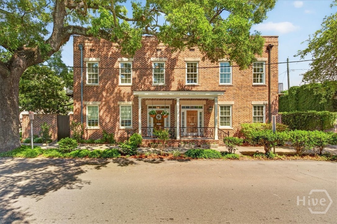 462 Montgomery