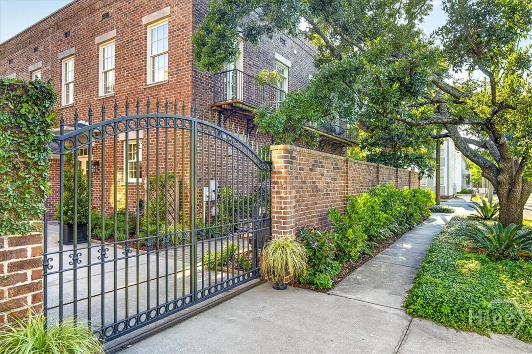 462 Montgomery