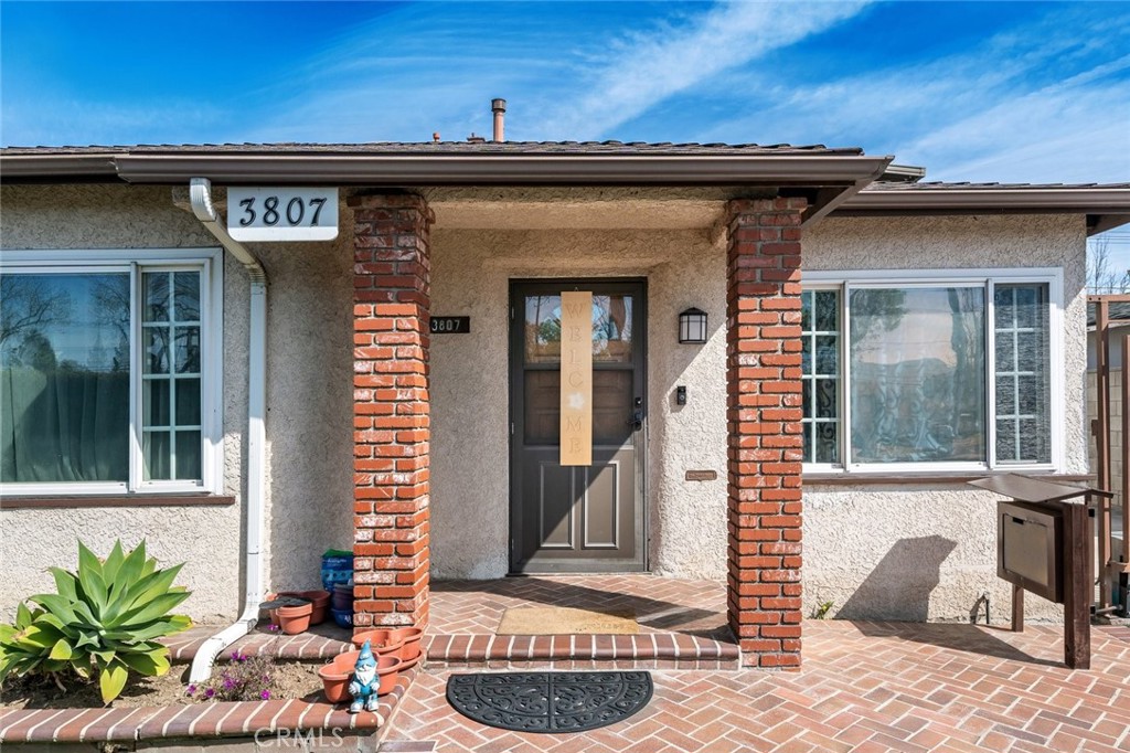 3807 W Victory Boulevard