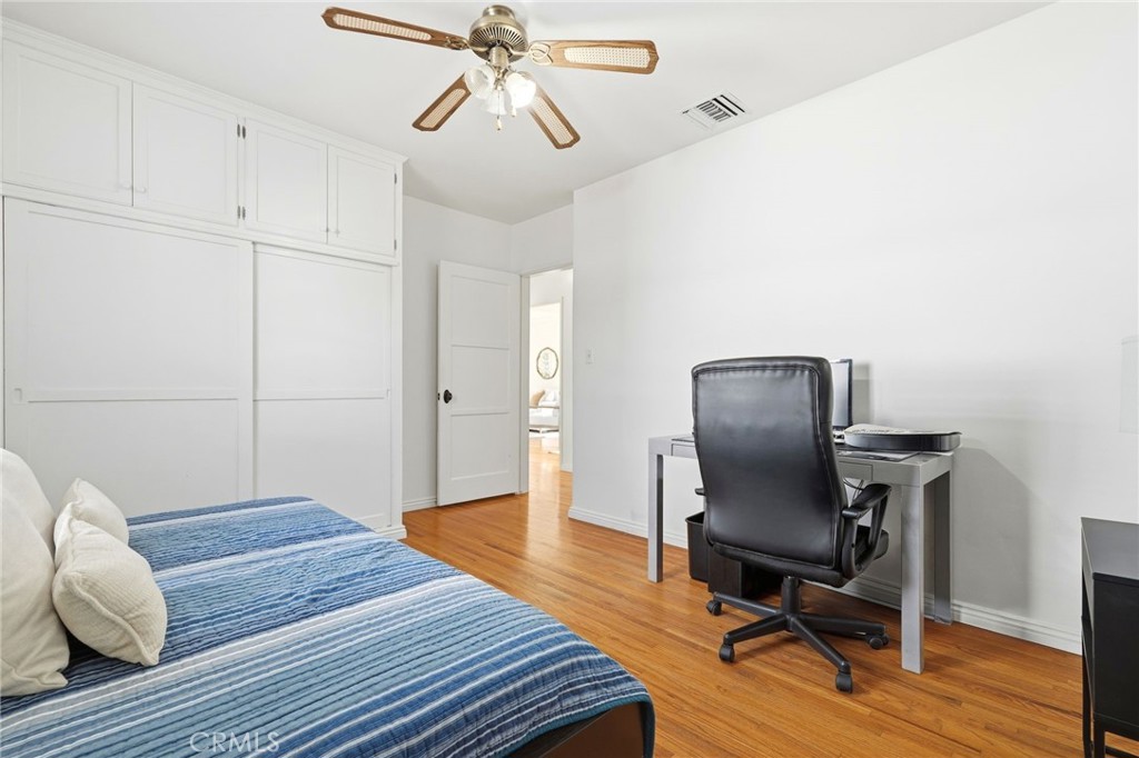 1025 N Screenland Drive