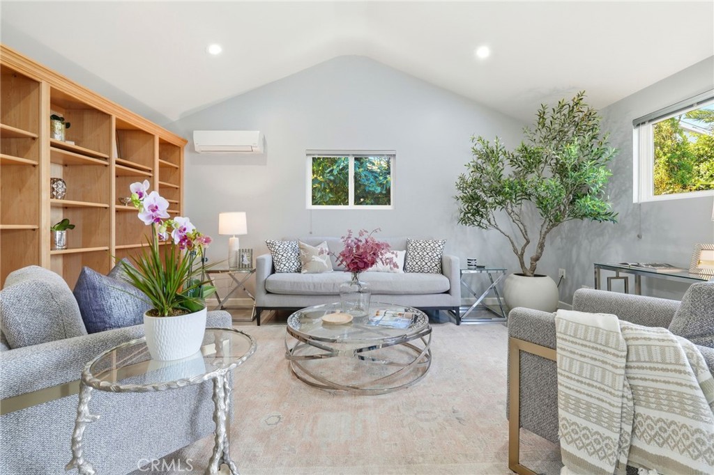 1025 N Screenland Drive