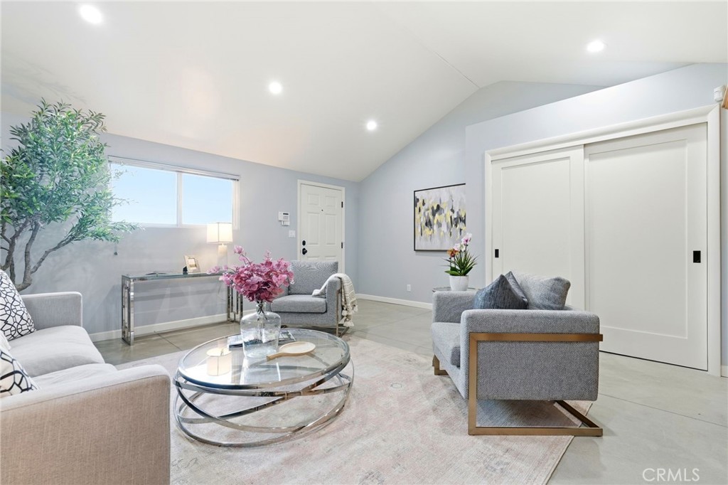 1025 N Screenland Drive