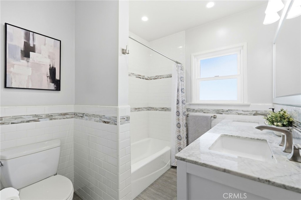 1025 N Screenland Drive