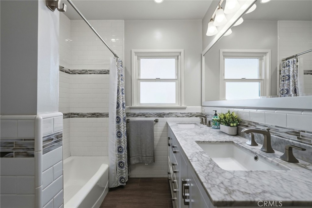 1025 N Screenland Drive