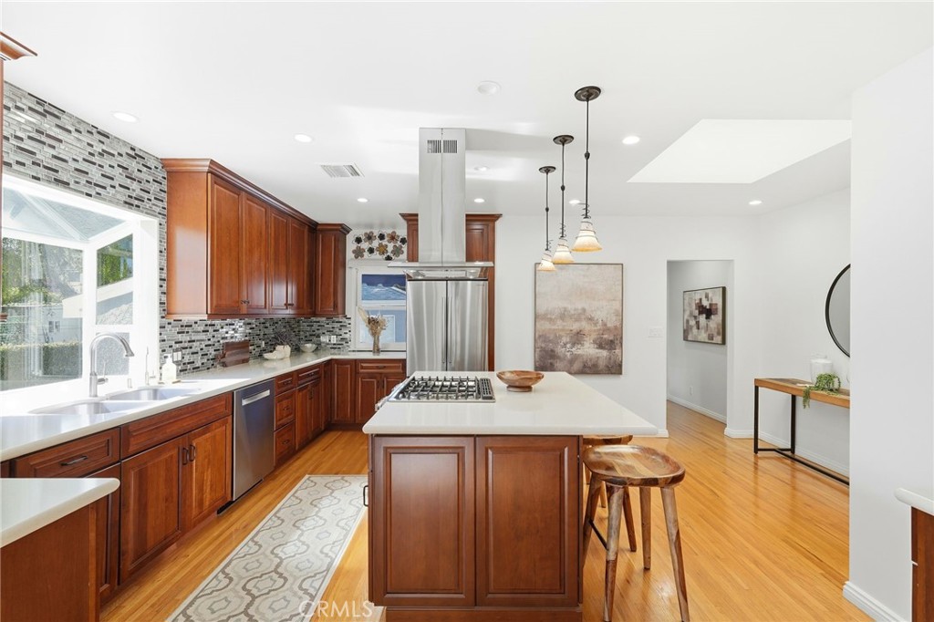 1025 N Screenland Drive