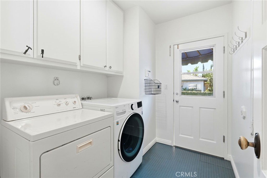 1025 N Screenland Drive