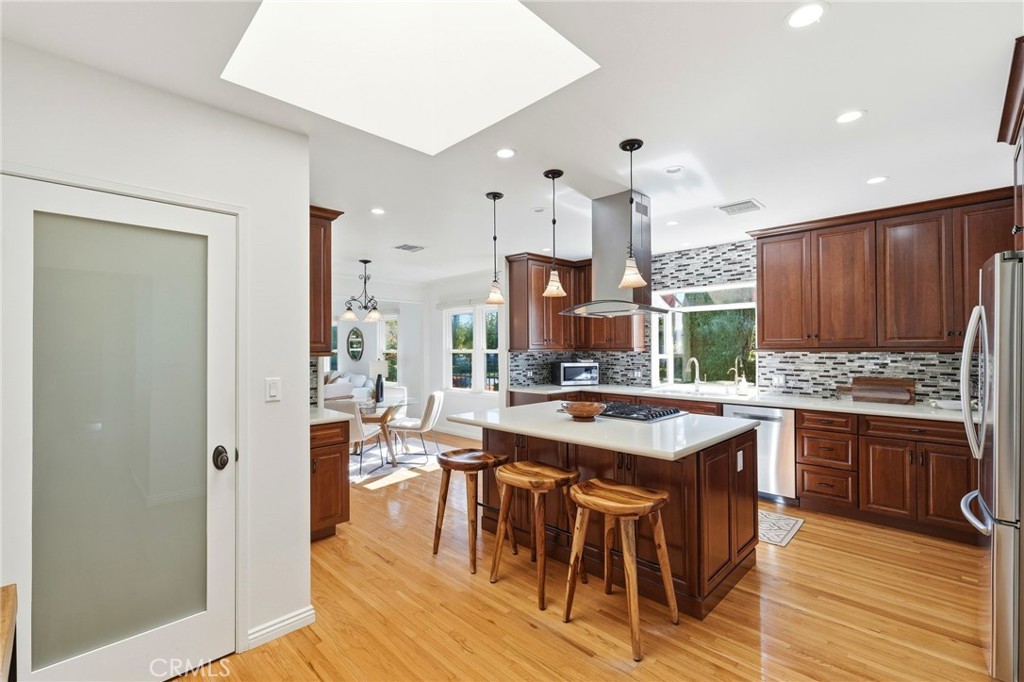 1025 N Screenland Drive