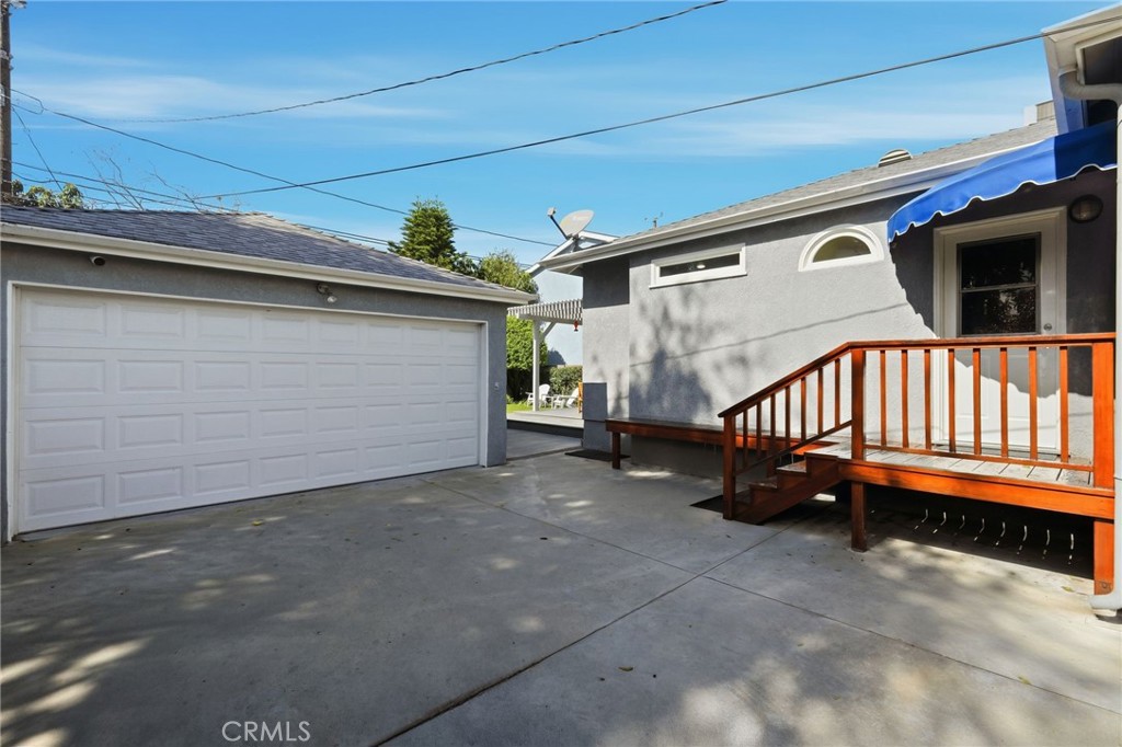 1025 N Screenland Drive