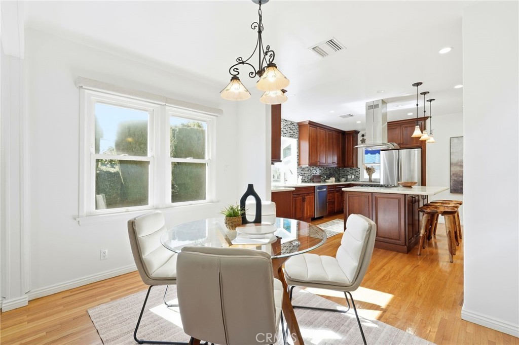 1025 N Screenland Drive