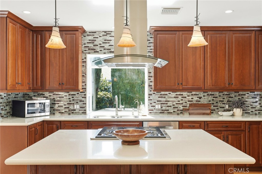 1025 N Screenland Drive