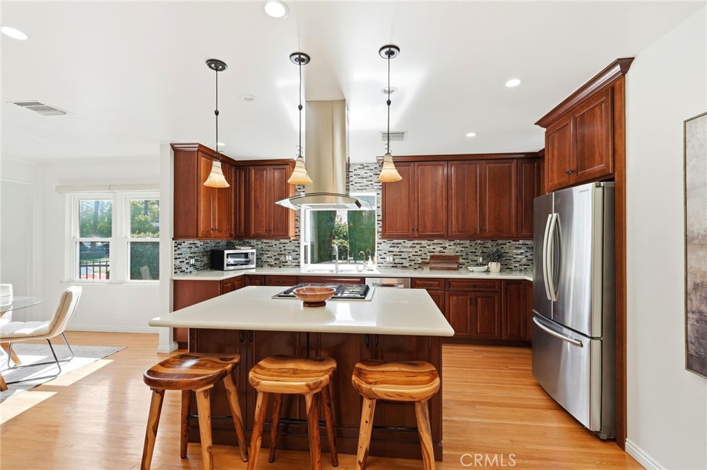 1025 N Screenland Drive