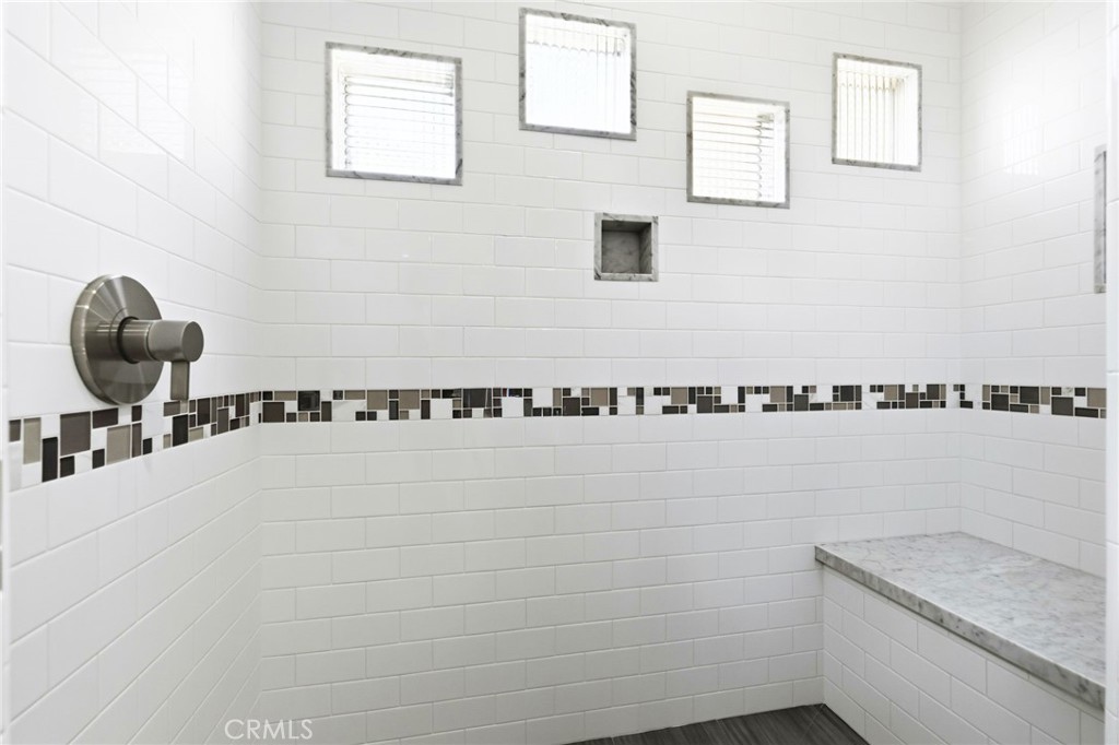 1025 N Screenland Drive