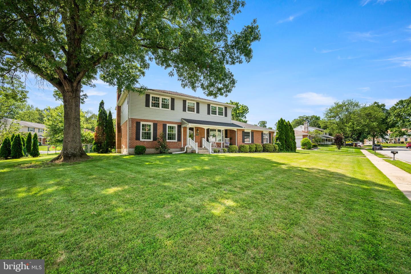 2708 E Landsdowne Dr
