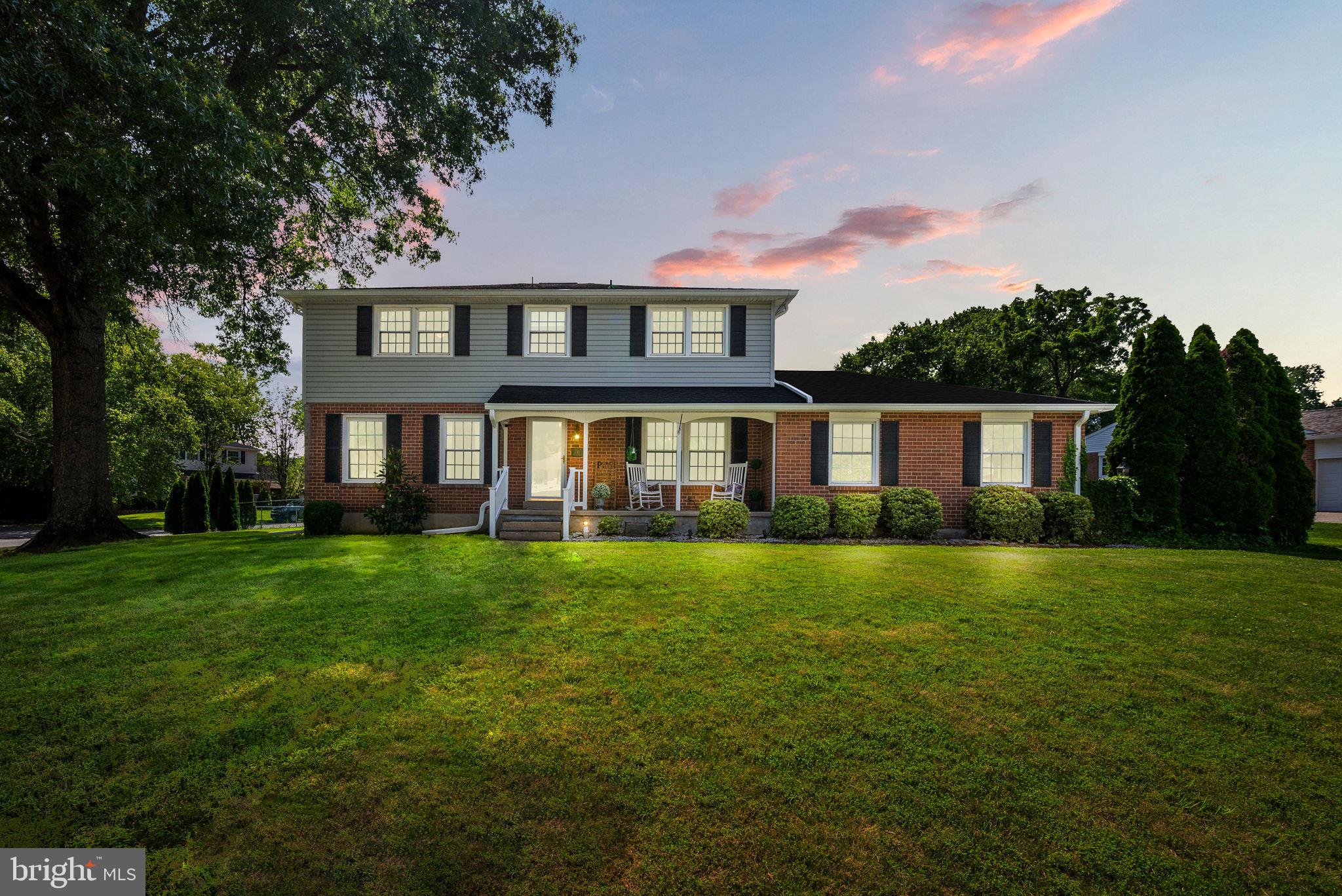 2708 E Landsdowne Dr