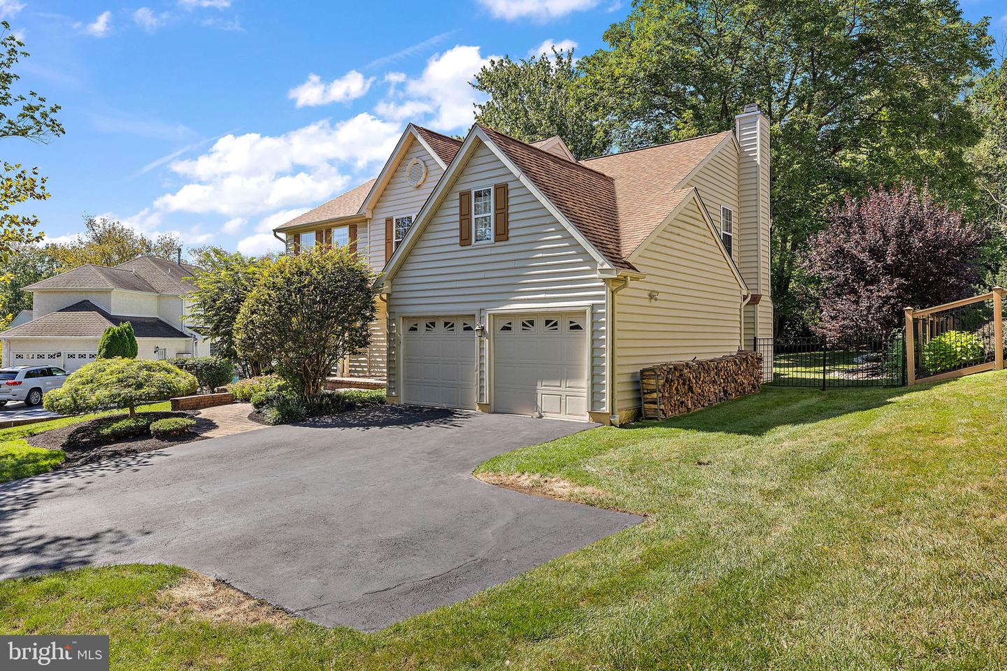 1263 Woodsview Dr