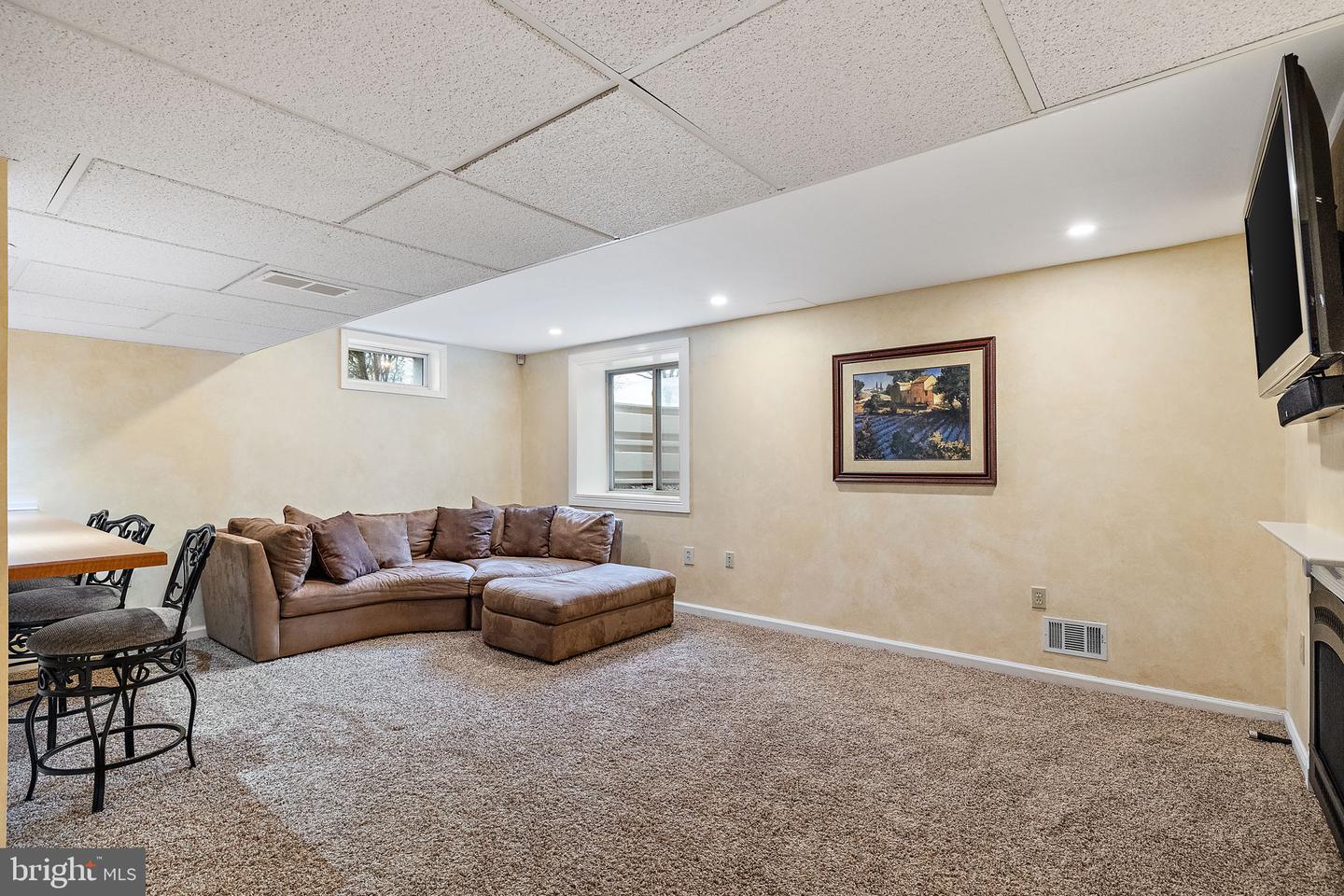 1263 Woodsview Dr