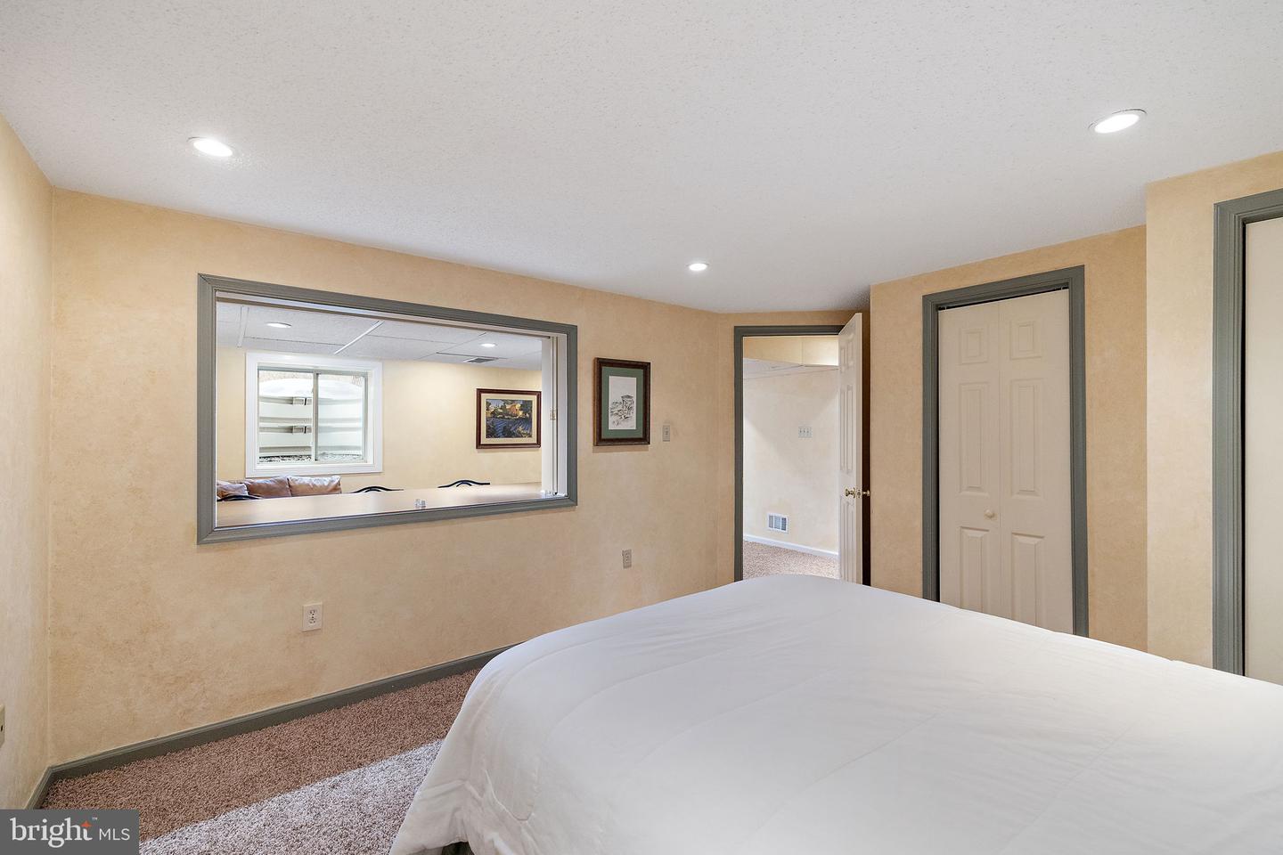 1263 Woodsview Dr