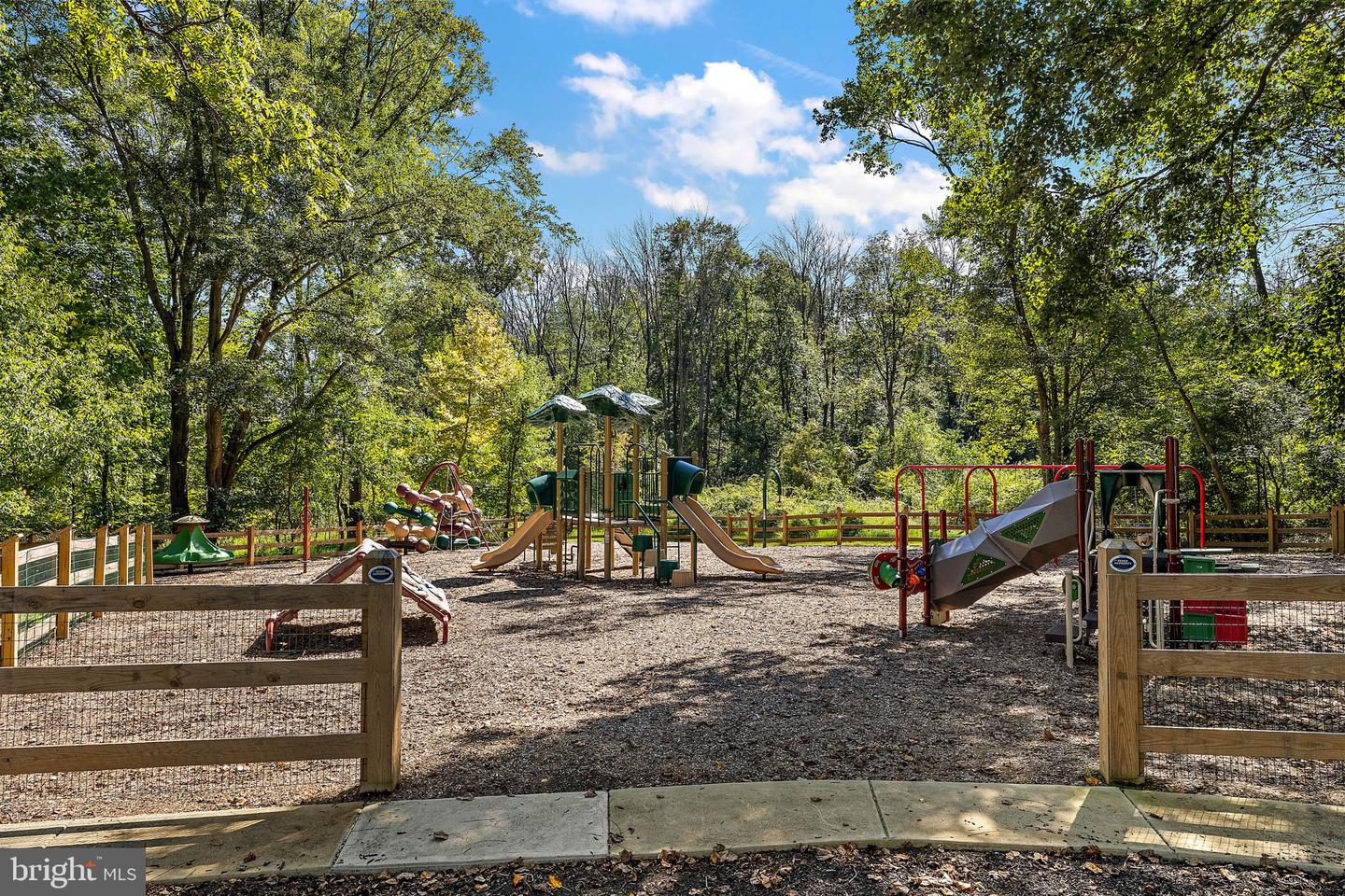 1263 Woodsview Dr