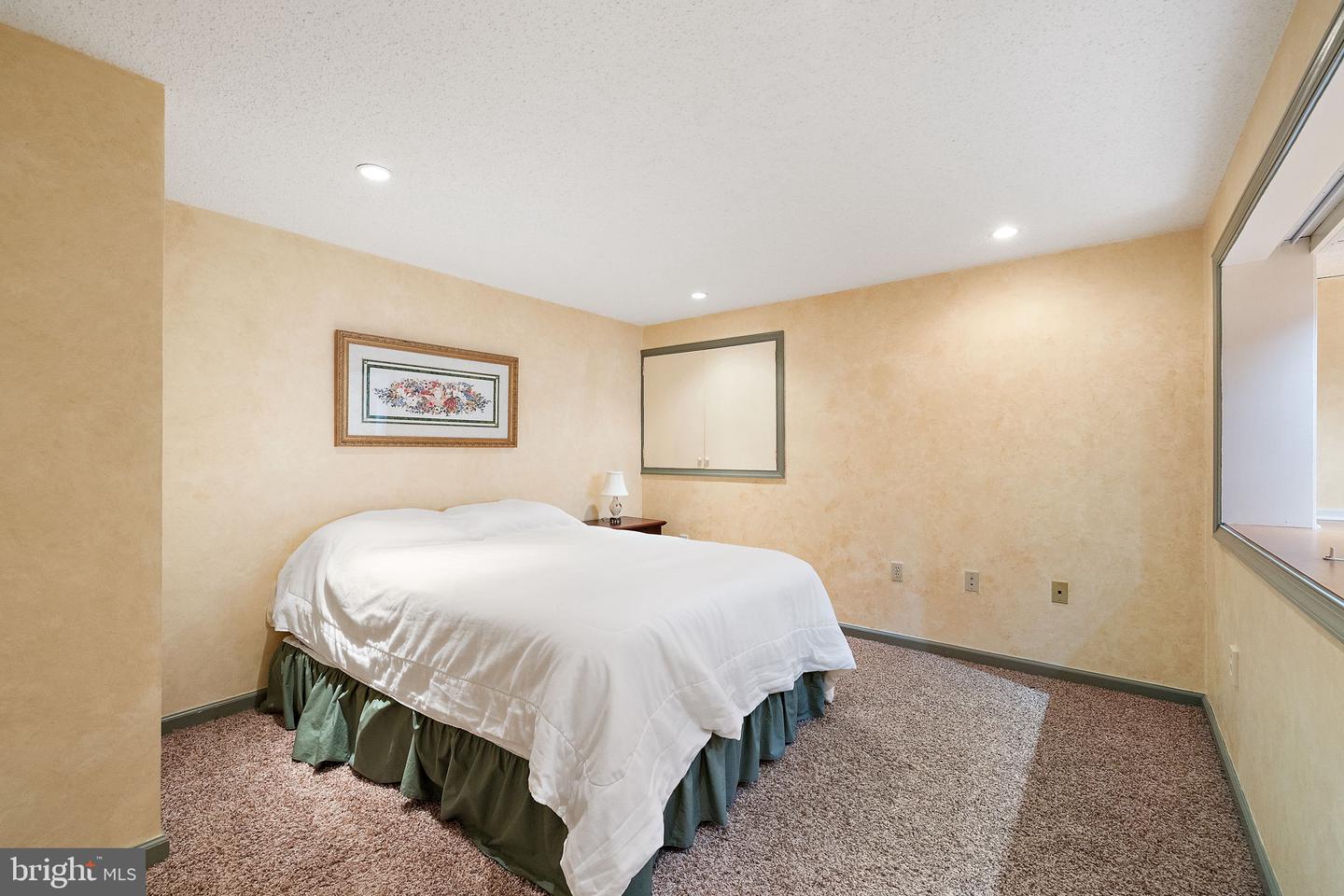 1263 Woodsview Dr