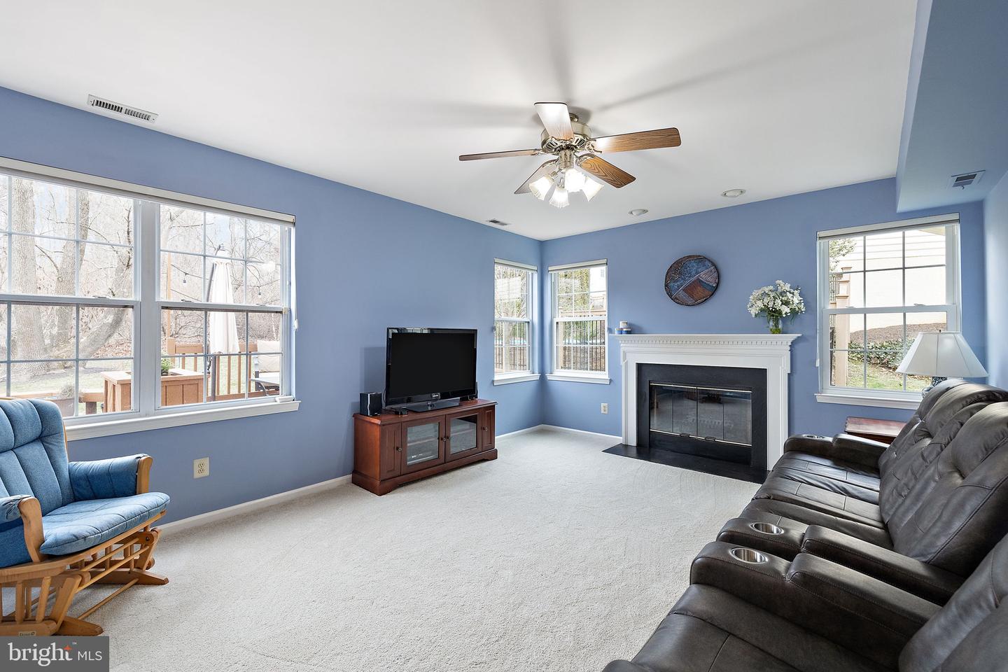 1263 Woodsview Dr