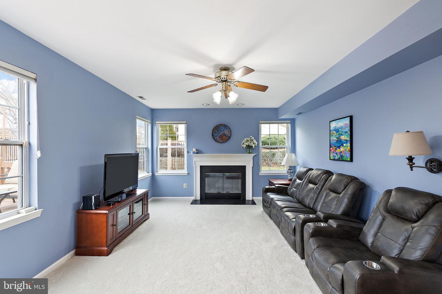 1263 Woodsview Dr