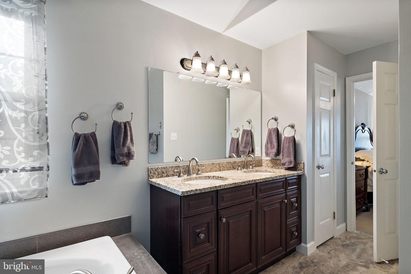1263 Woodsview Dr