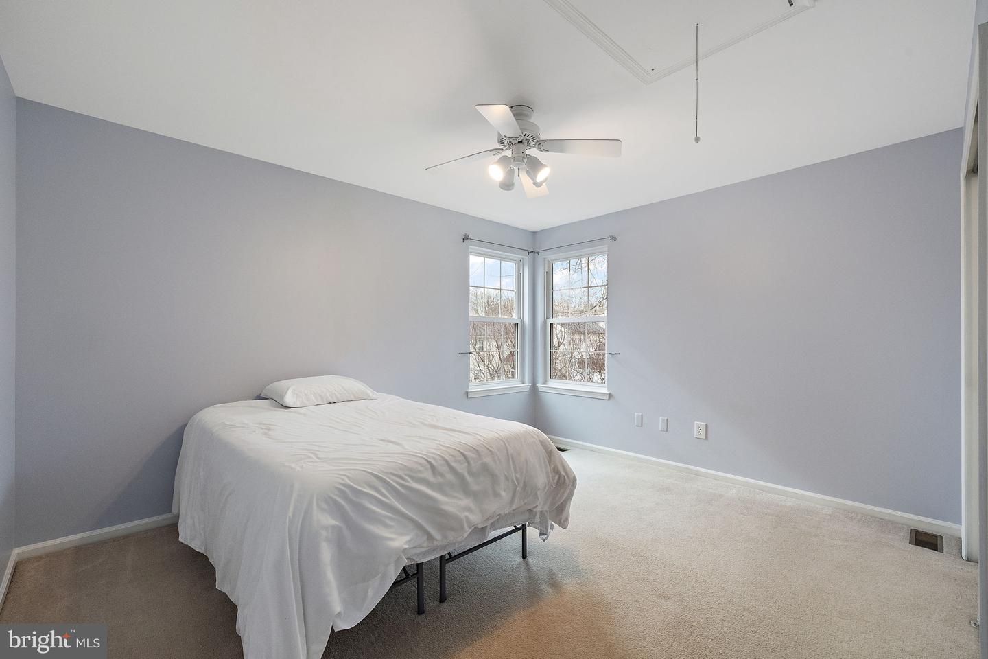 1263 Woodsview Dr