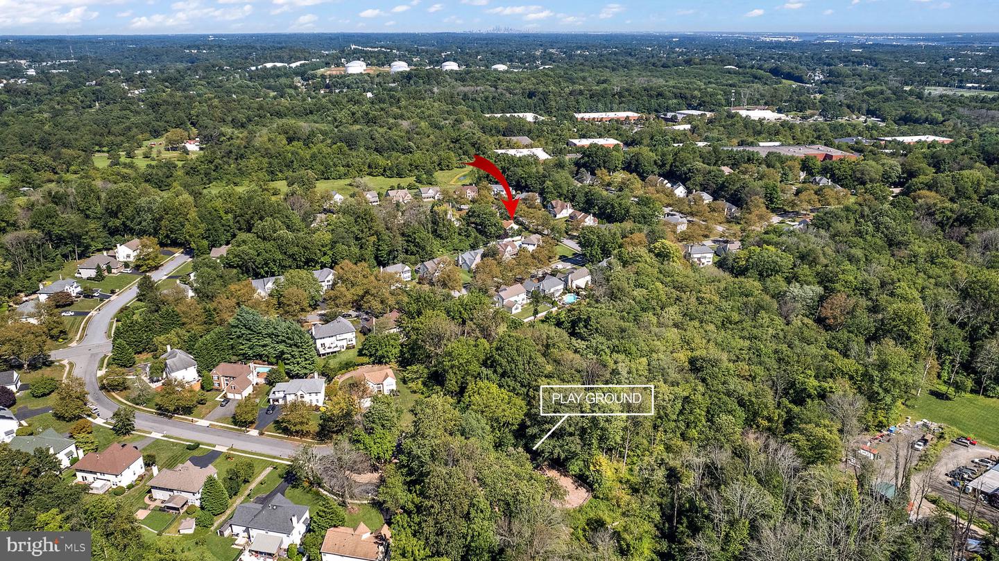 1263 Woodsview Dr