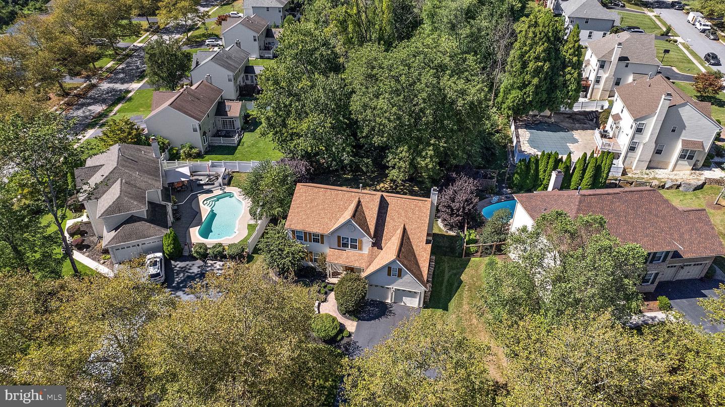 1263 Woodsview Dr