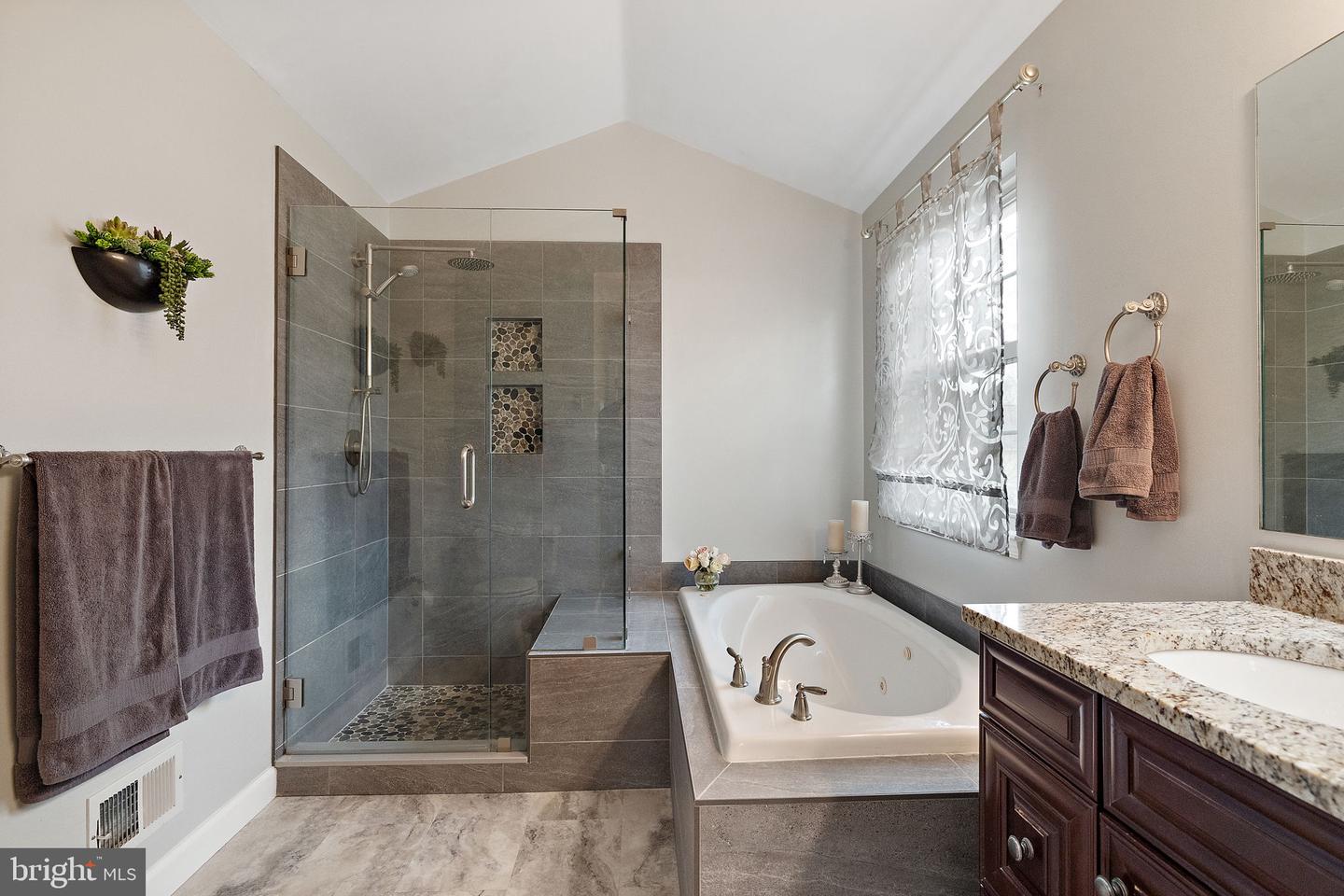 1263 Woodsview Dr