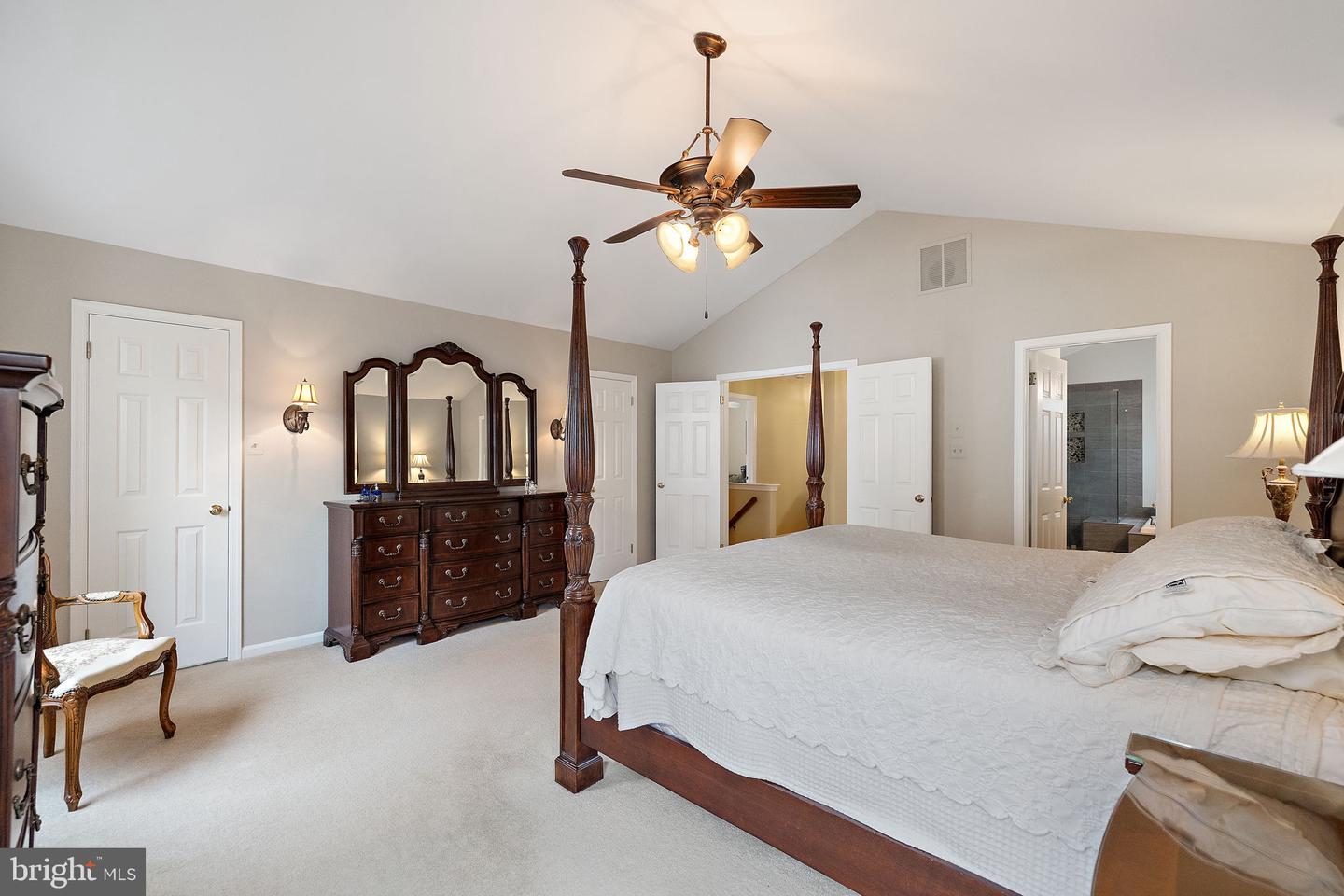 1263 Woodsview Dr