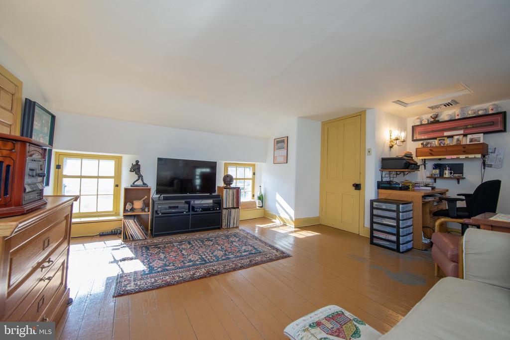 363 Valleybrook Rd