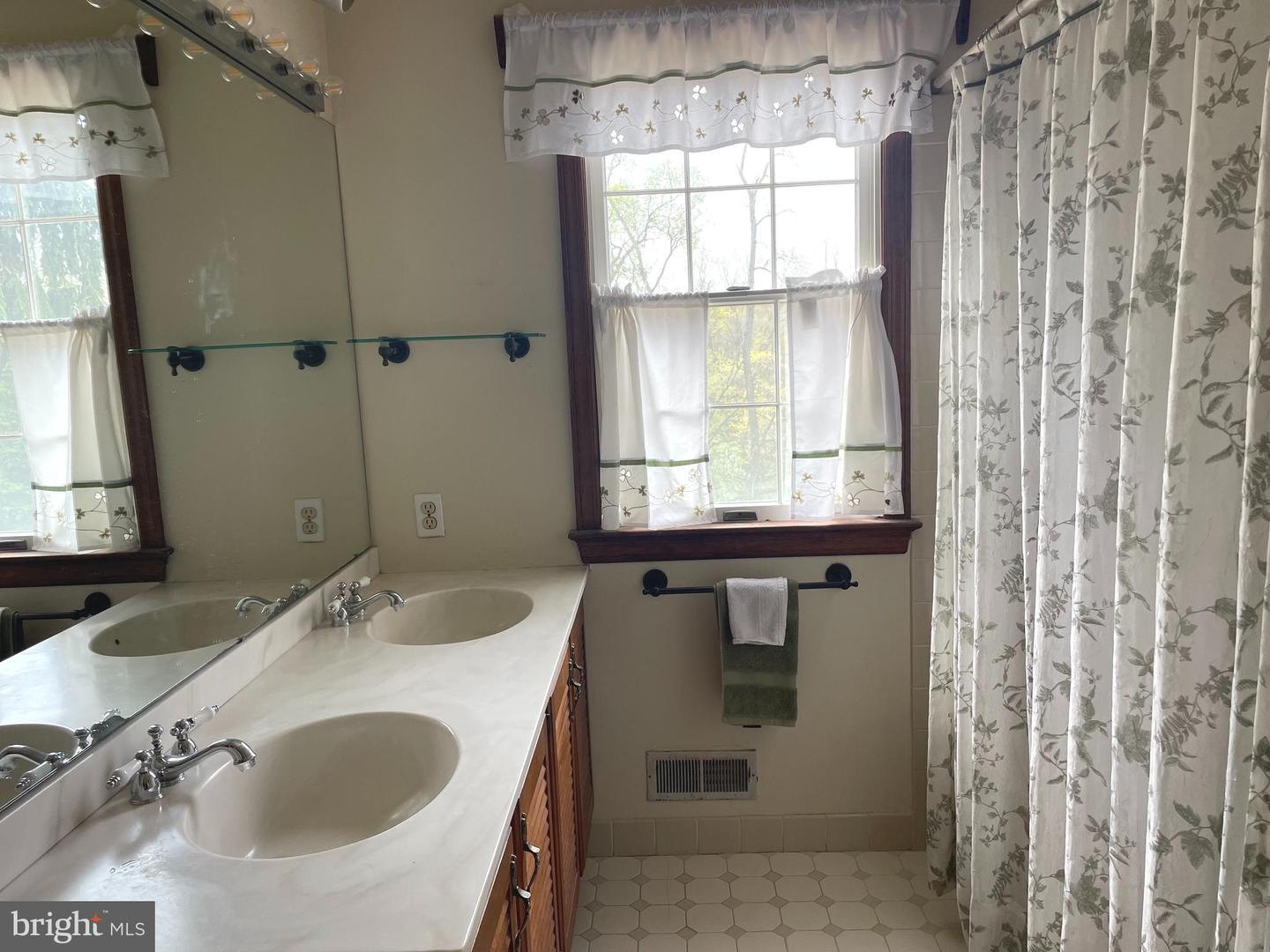 363 Valleybrook Rd