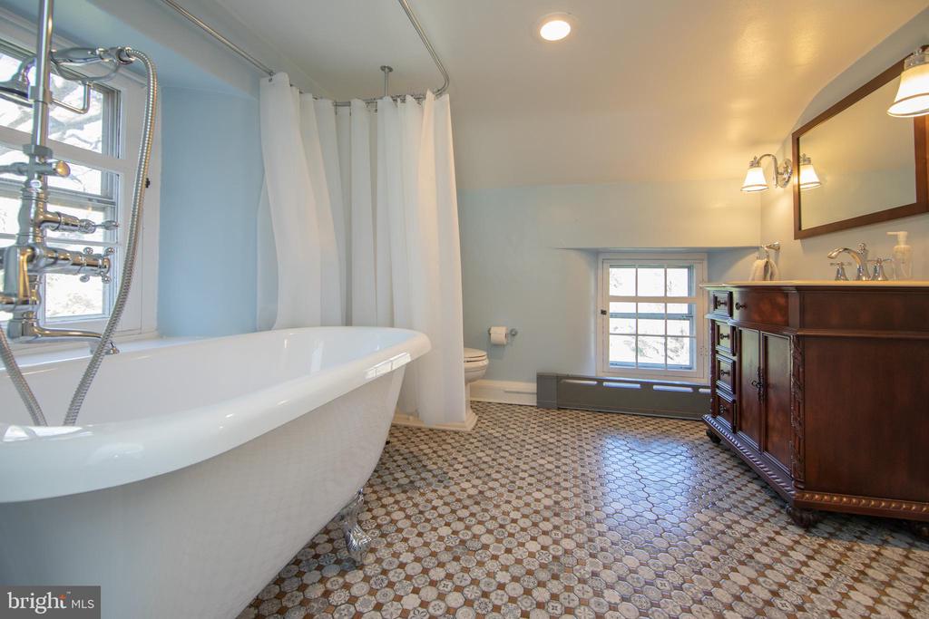 363 Valleybrook Rd