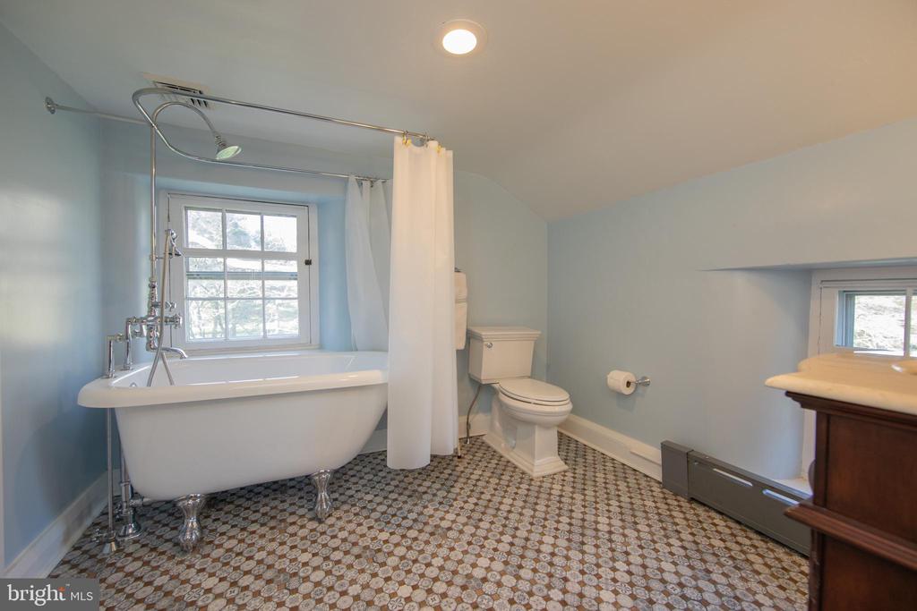 363 Valleybrook Rd