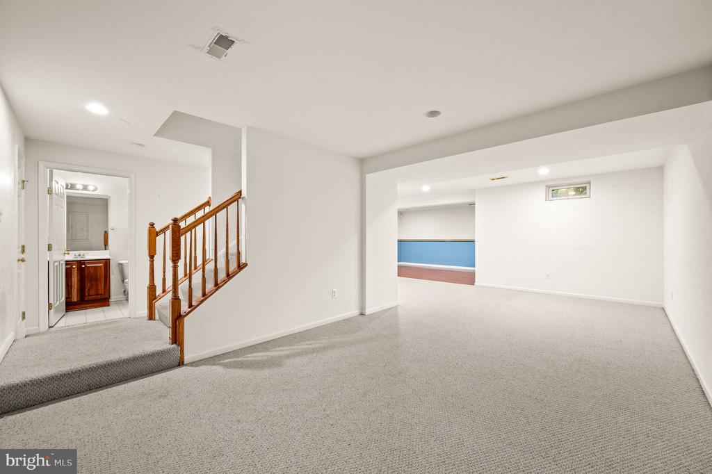 3447 Essex Way