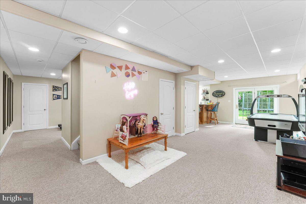 4 William Howard Dr