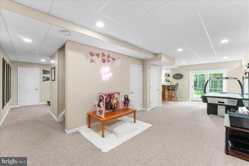 4 William Howard Dr