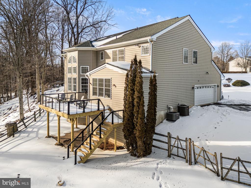 3245 SARUM LANE