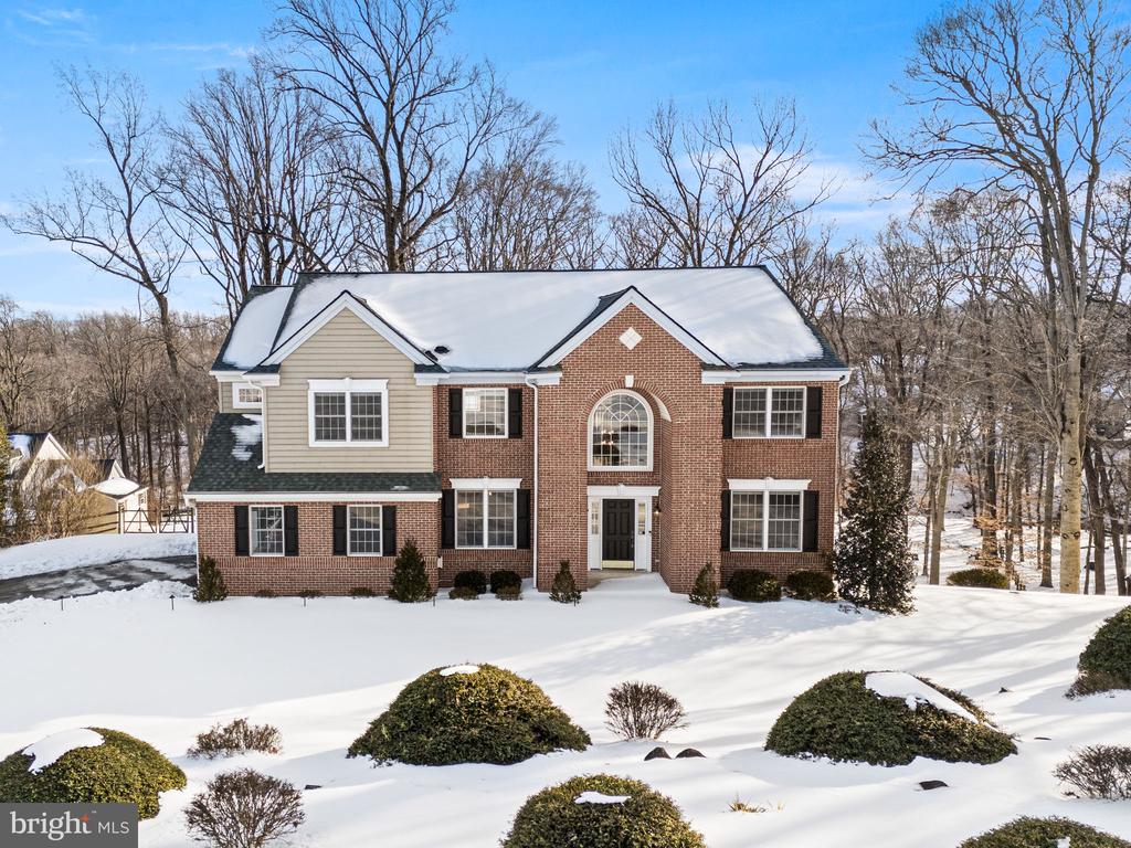 3245 SARUM LANE